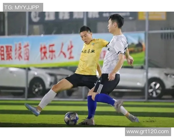 足球明星挑战中国麻将技艺展现球场之外的娱乐风采